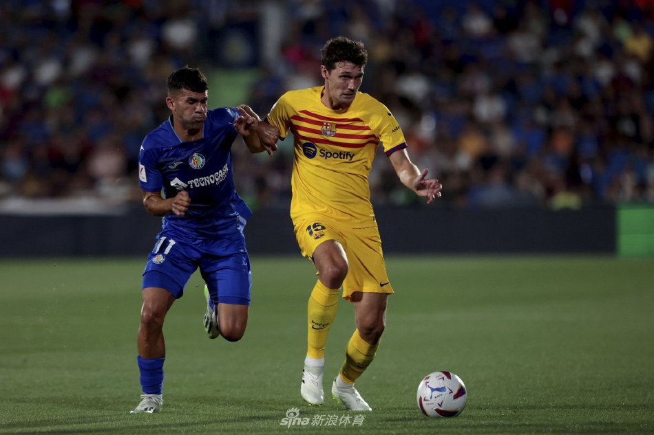 年轻且具有 年轻且具有